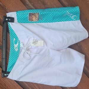 NWT O’Neill women/juniors Board Shorts.